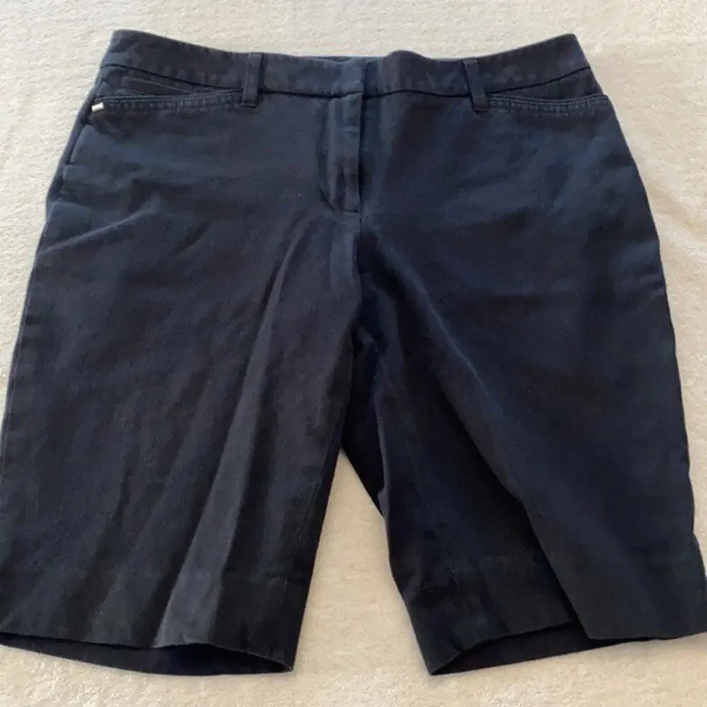 White House Black Market Shorts Womens 4‎ Black Bermuda Twill Pockets Modest